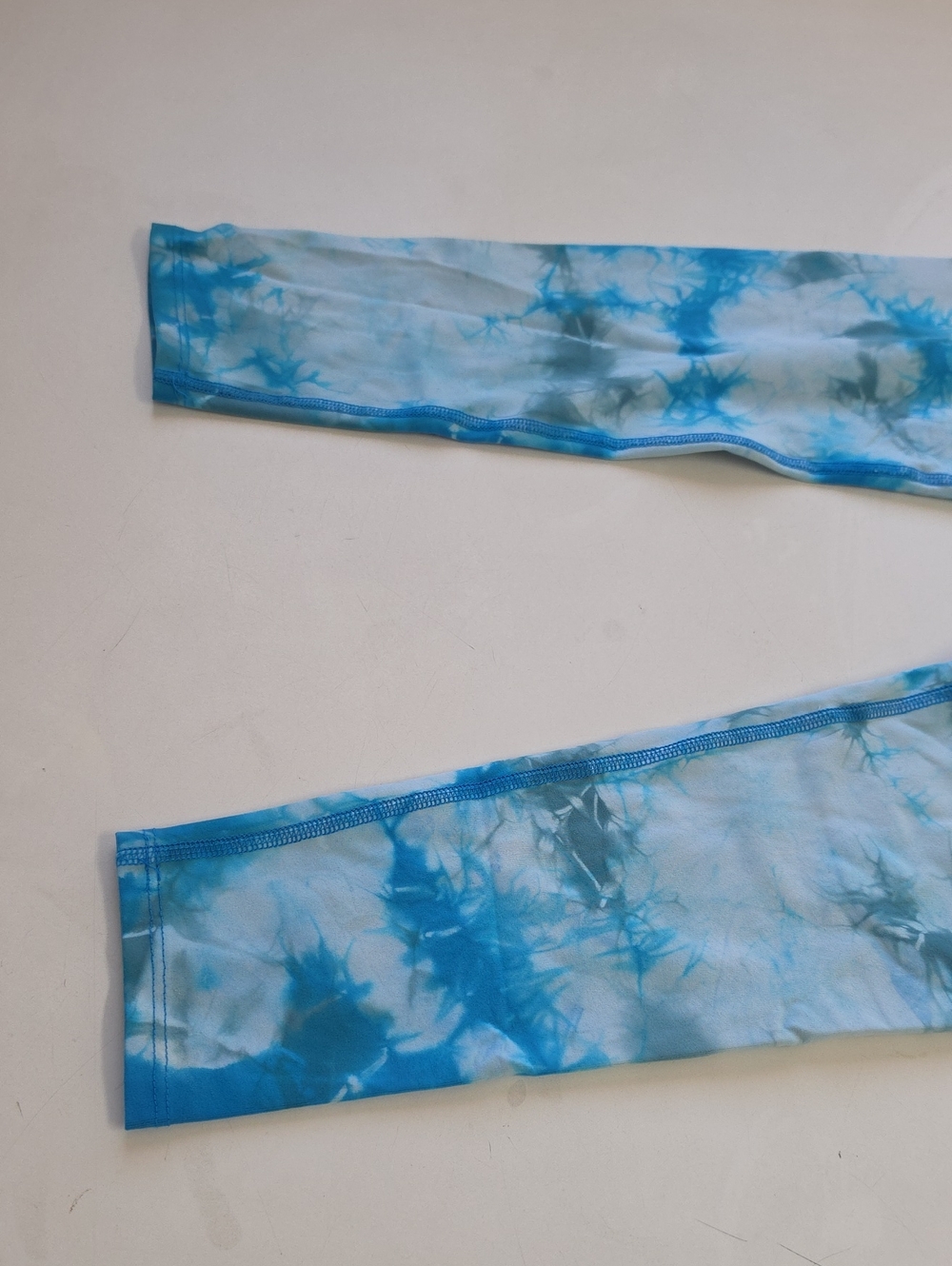 Electric & Rose blue and white tie-dye leggings - Picture 4 of 8